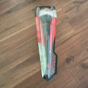 Revlon blending brush NWT